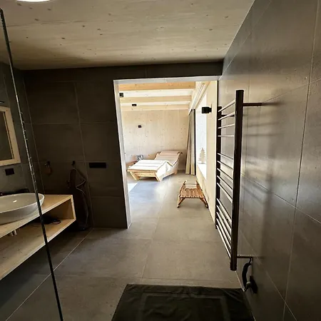 In With Sauna & Jacuzzi Вилла *