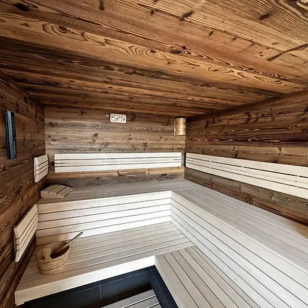 In With Sauna & Jacuzzi Вилла Roprachtice