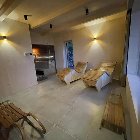 In With Sauna & Jacuzzi Вилла