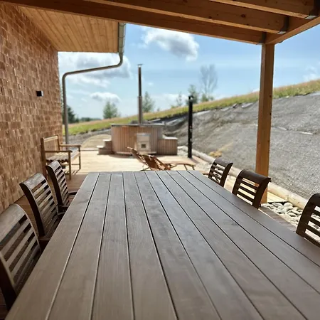 In With Sauna & Jacuzzi Вилла Roprachtice